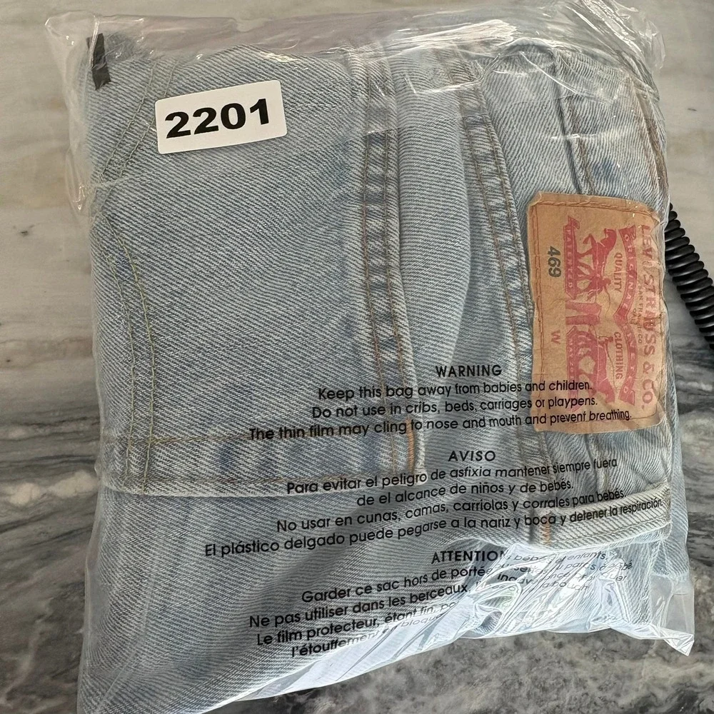 Levis 469 Loose Fit Denim Shorts Mens 52 Light Wash Cut Off Raw Hem 54791-0009